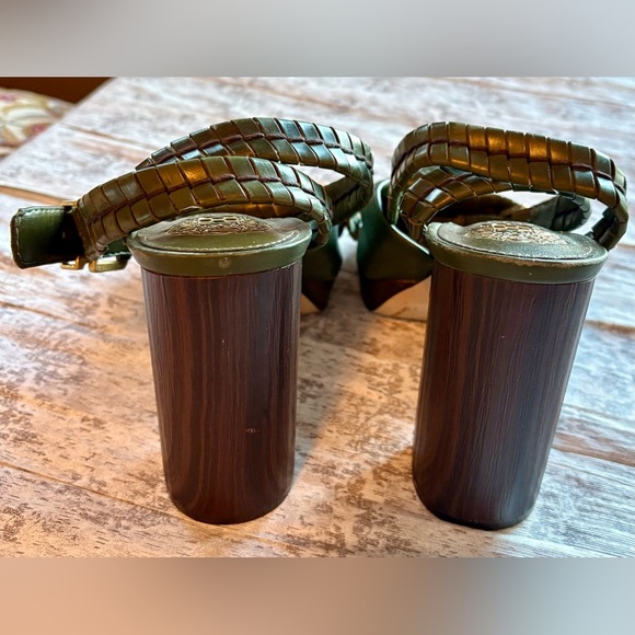 Preloved VINCE CAMUTO Fancey Ankle Strap Sandal in Lush Olive Women's Size 7.5 - Picture 8 of 9